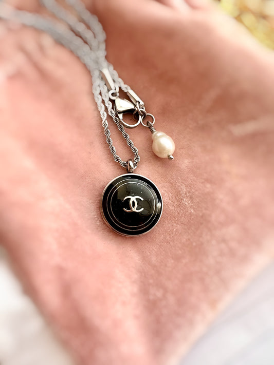 🖤 Authentic Reworked silver Button Necklace