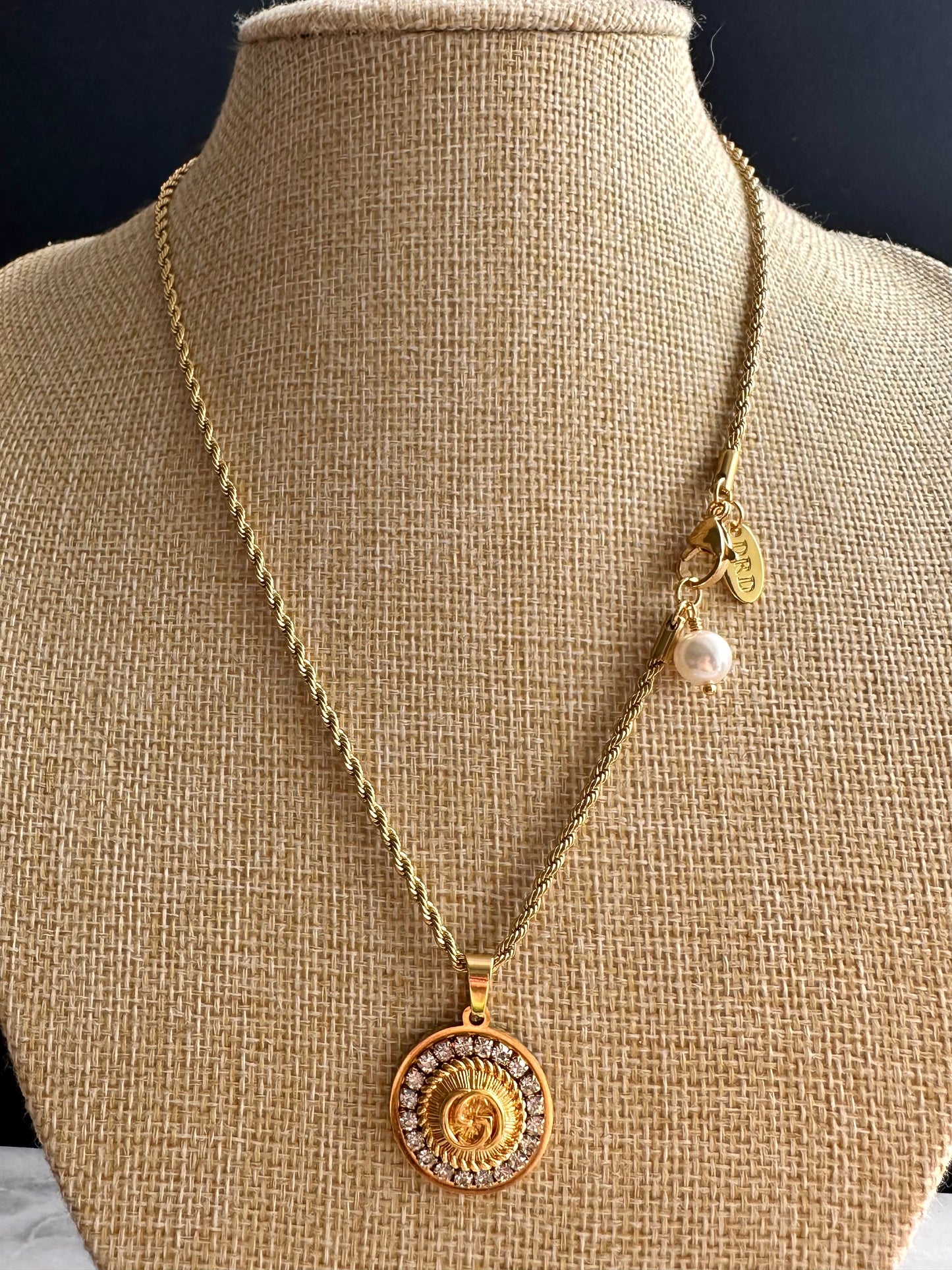 Antique Gold reworked Gucci necklace • high quality