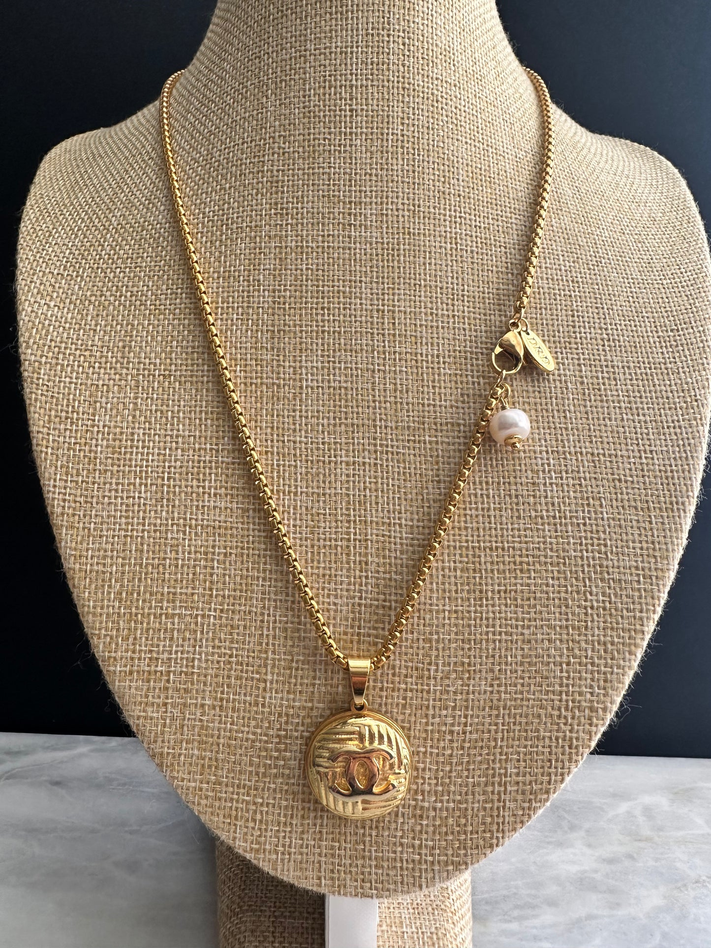 ✨ Large SUPER RARE Large Vintage Authentic reworked Gold button Necklace