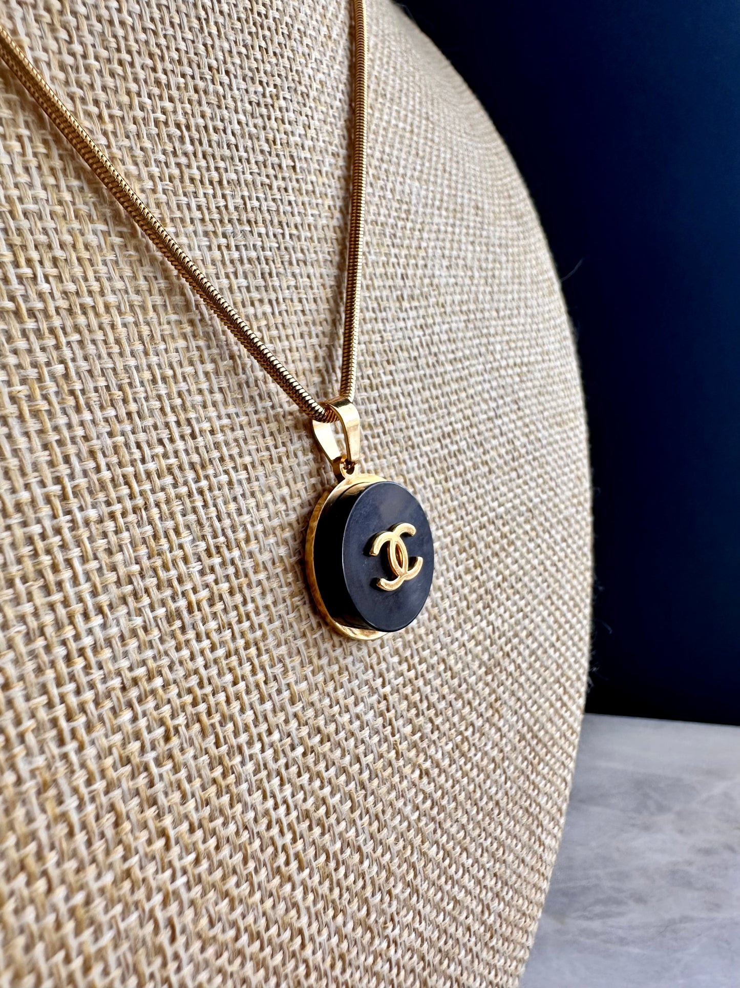 🖤 reworked Authentic black vintage button necklace