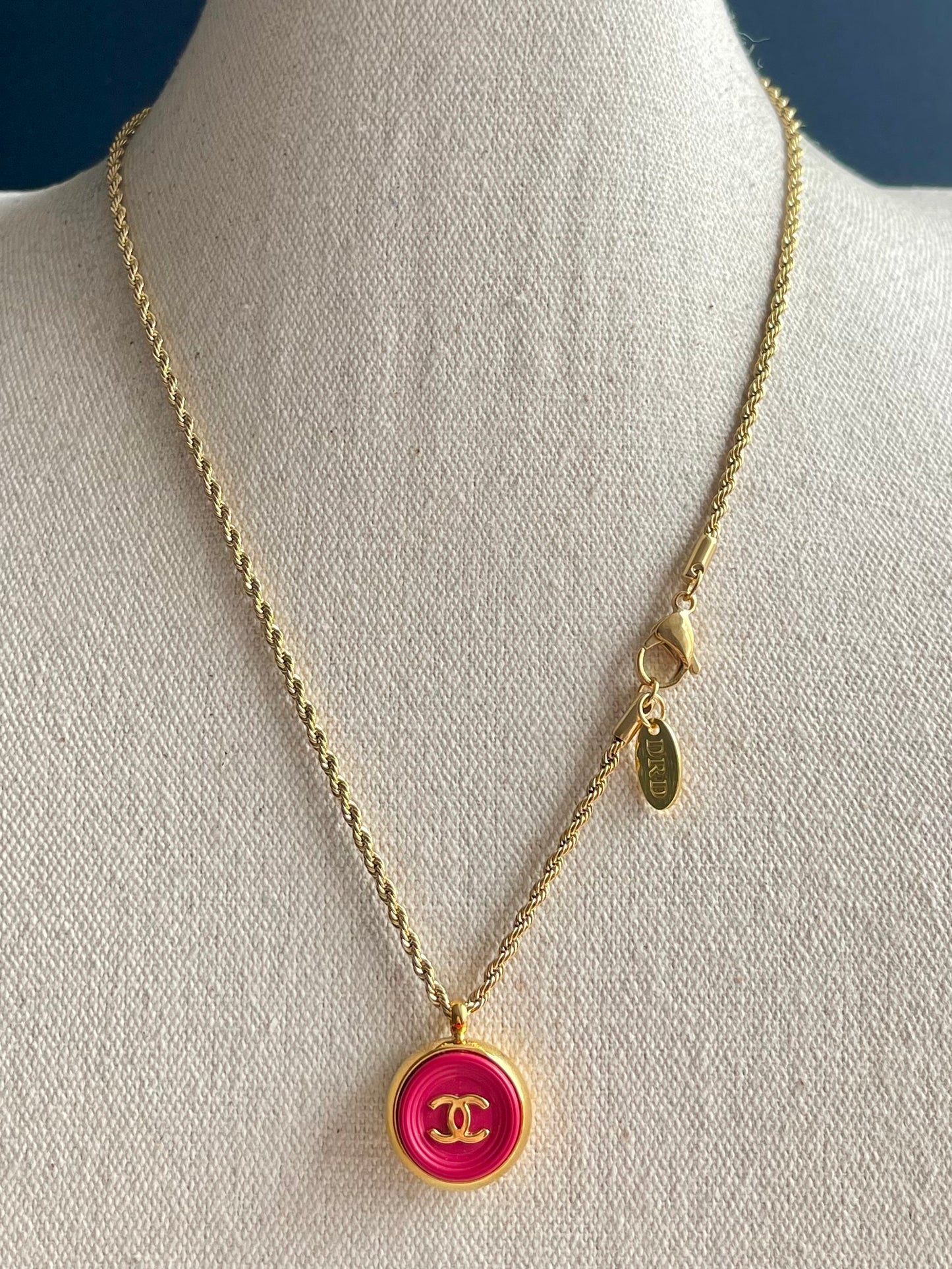 💖 reworked pink button necklace