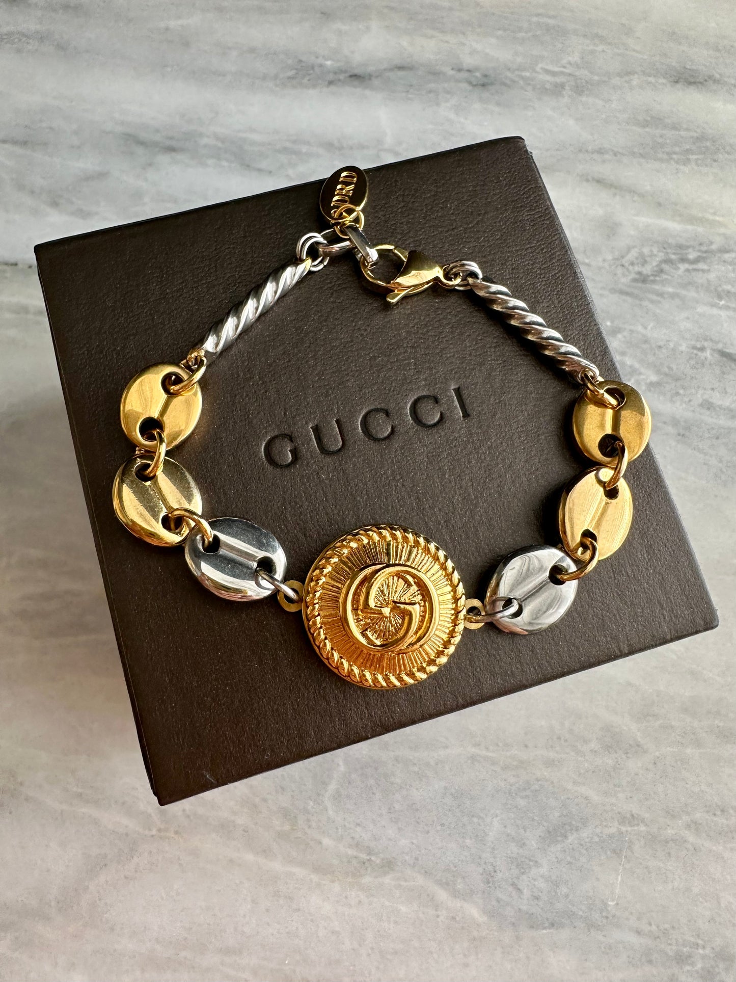 🐝 Gold Vintage Gucci charm chain bracelet • high quality wheat chain