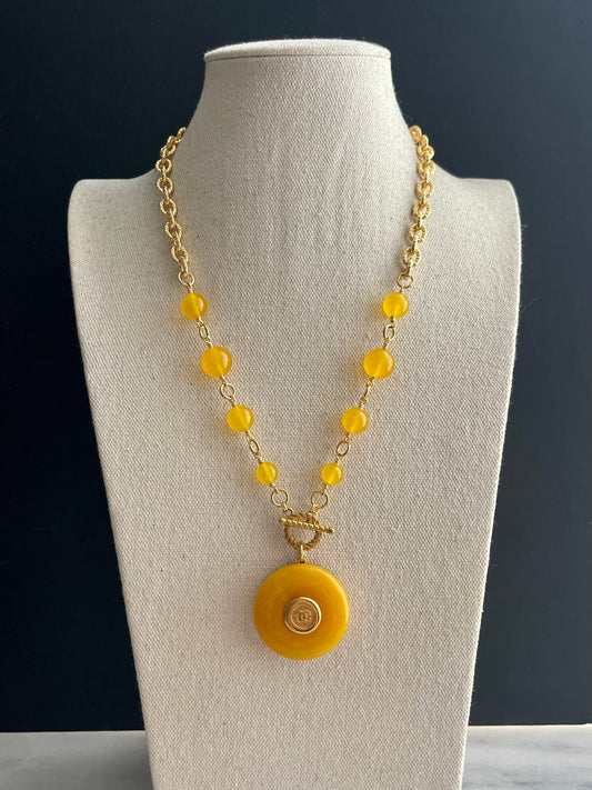 💛 Vintage reworked button and yellow stone necklace