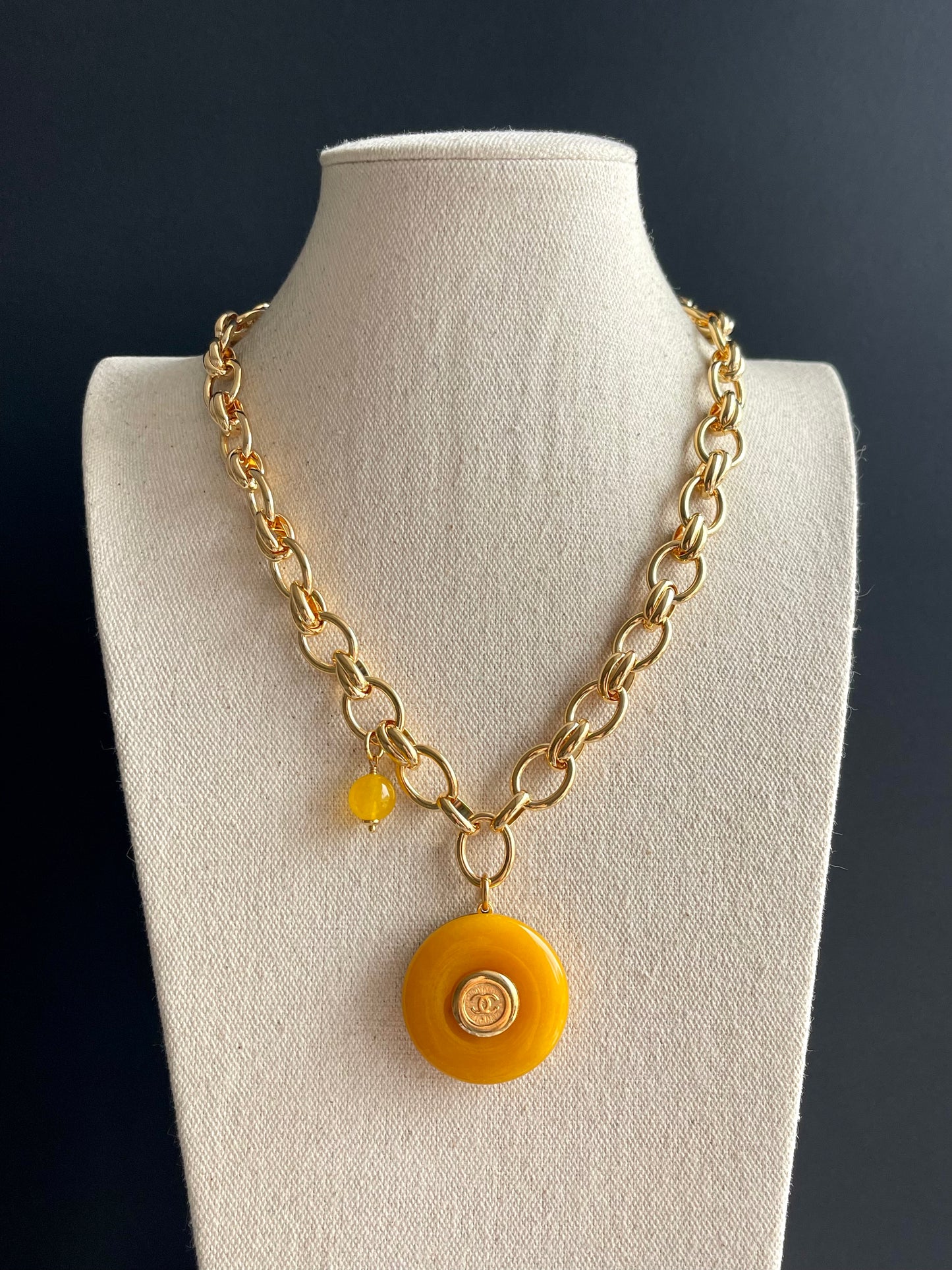 💛 Vintage reworked button and yellow stone necklace