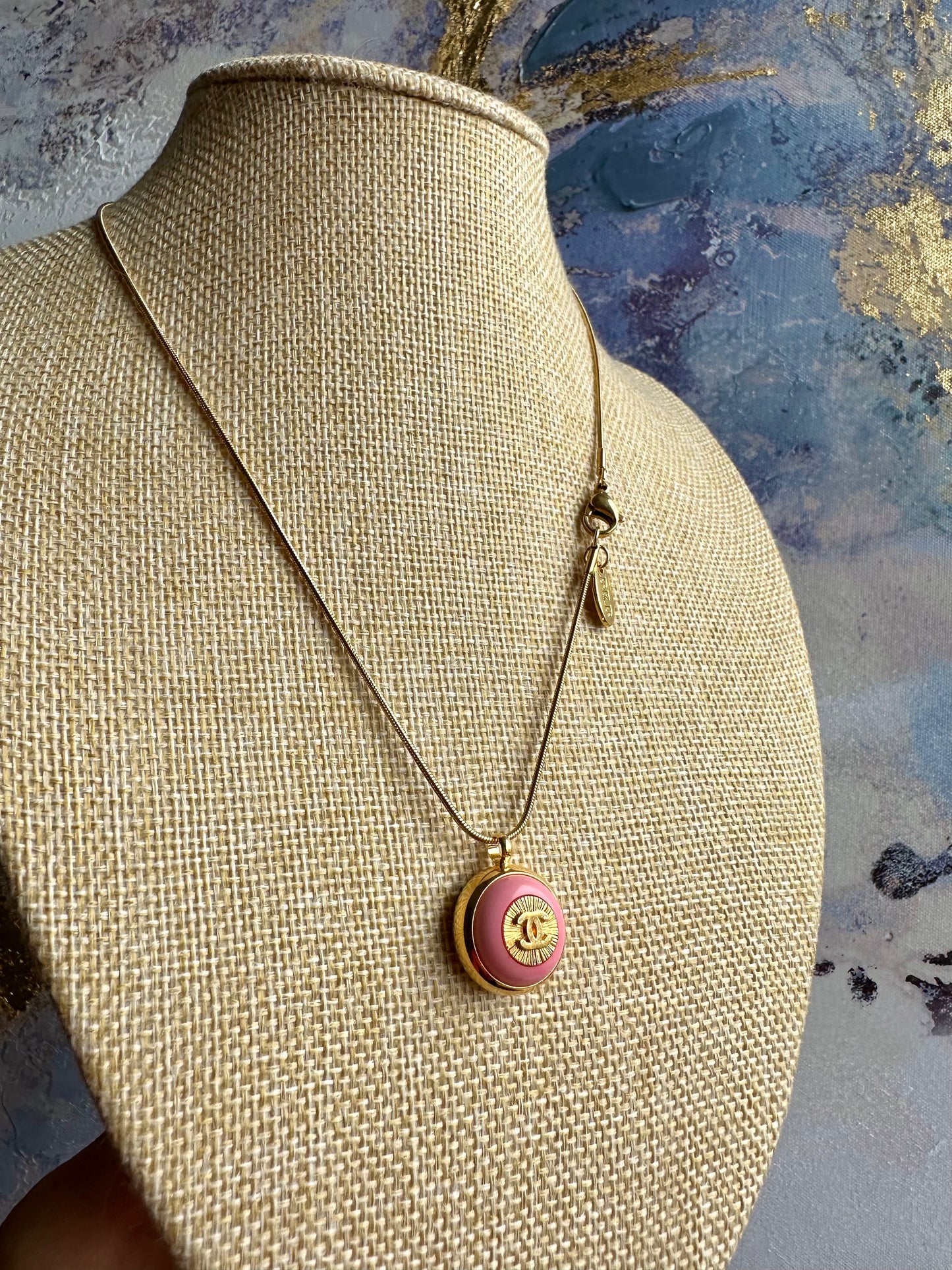 💗 reworked pink button necklace