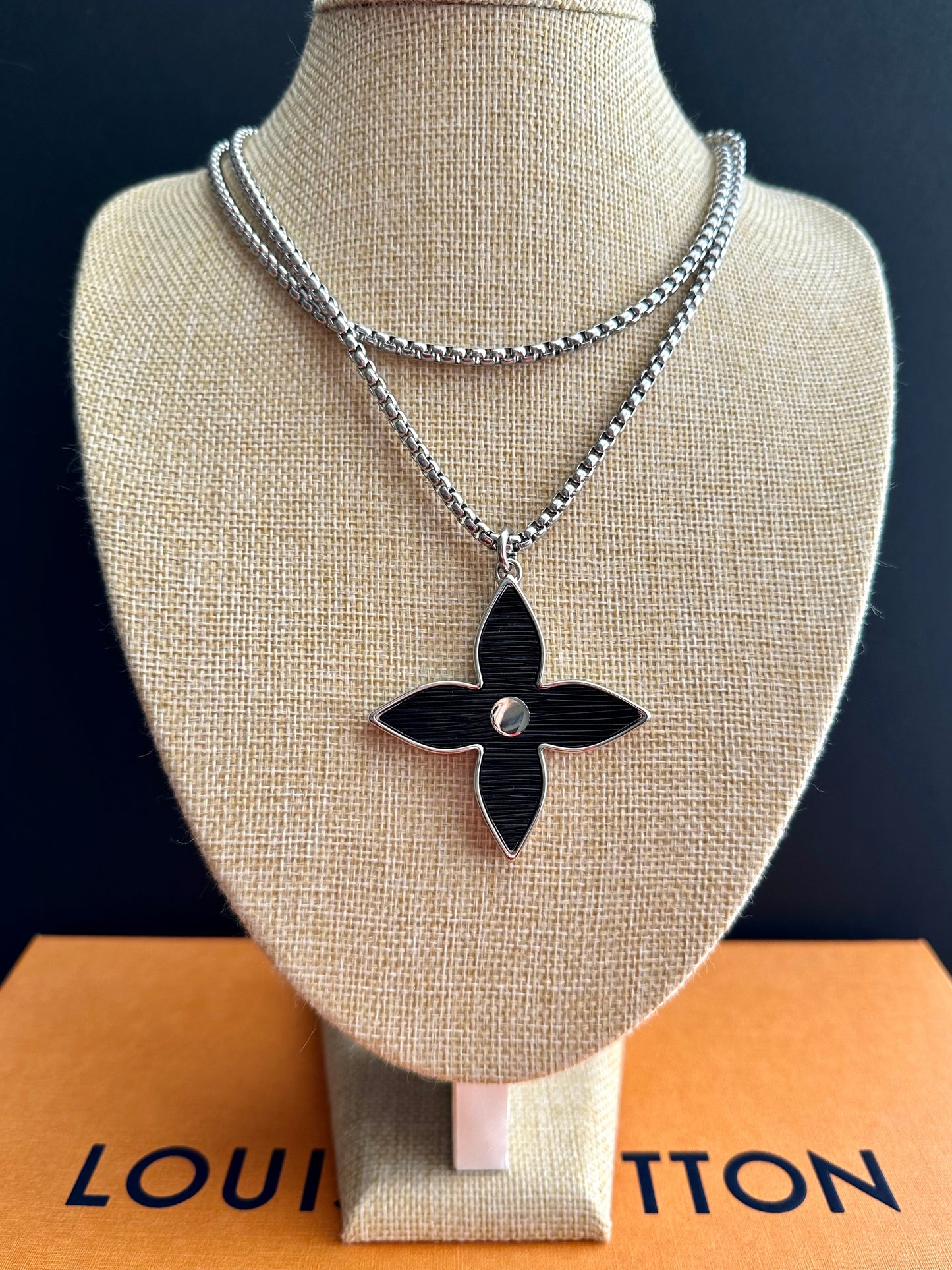 🖤 Authentic silver Fleur de Lis reworked Louis Vuitton Necklace - VERY rare!