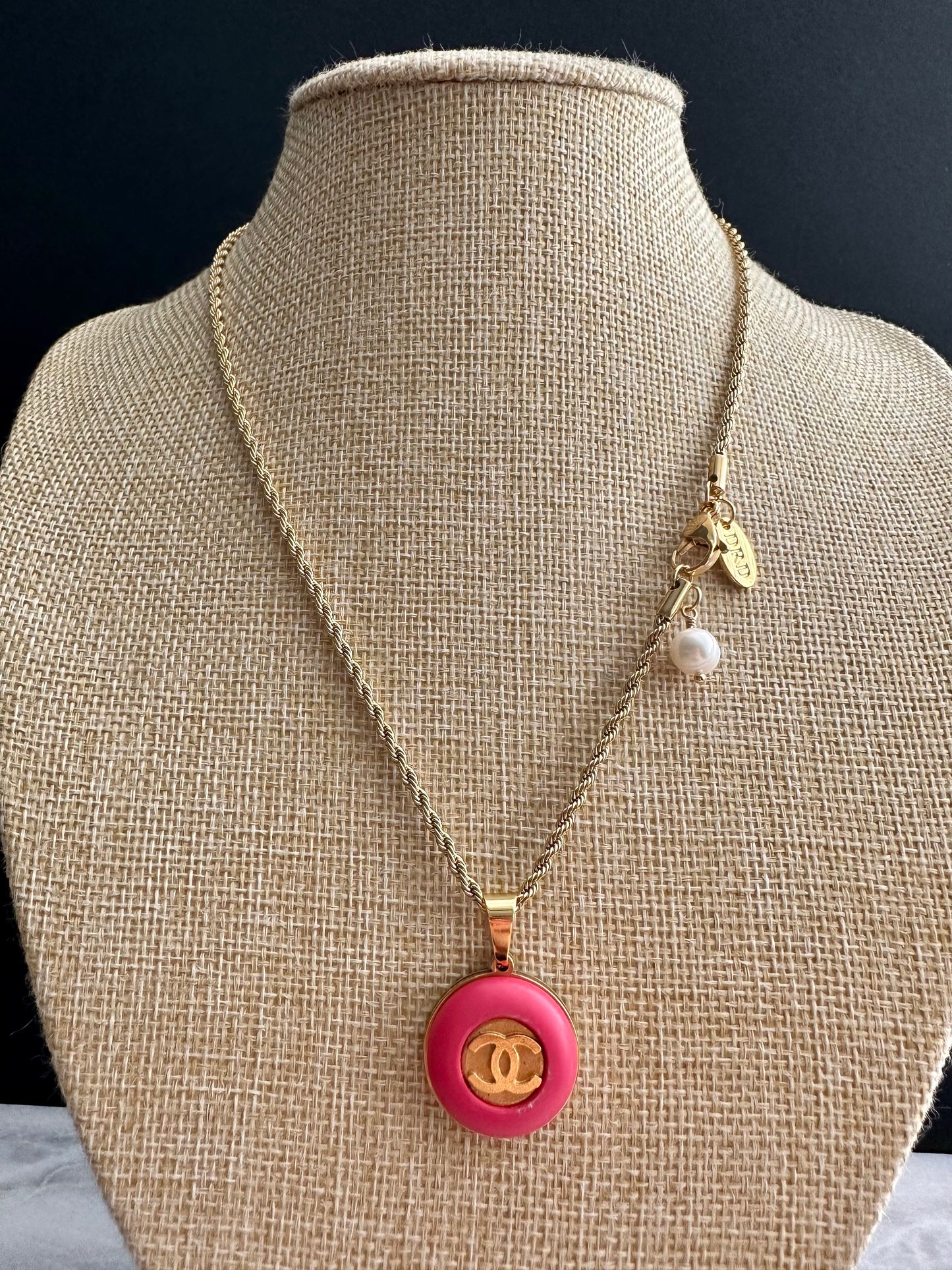 💖 super rare reworked giant pink button necklace