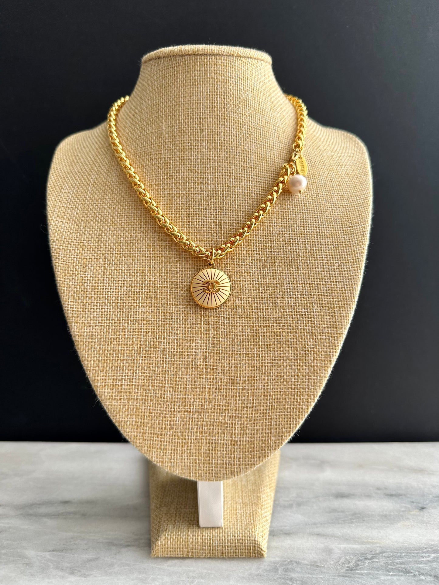 💛 super rare reworked cream button necklace