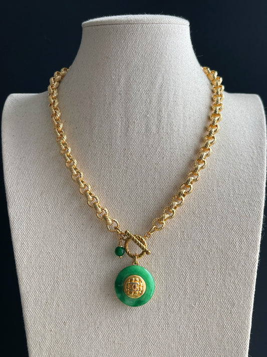 💚 Vintage reworked button and green jade stone necklace