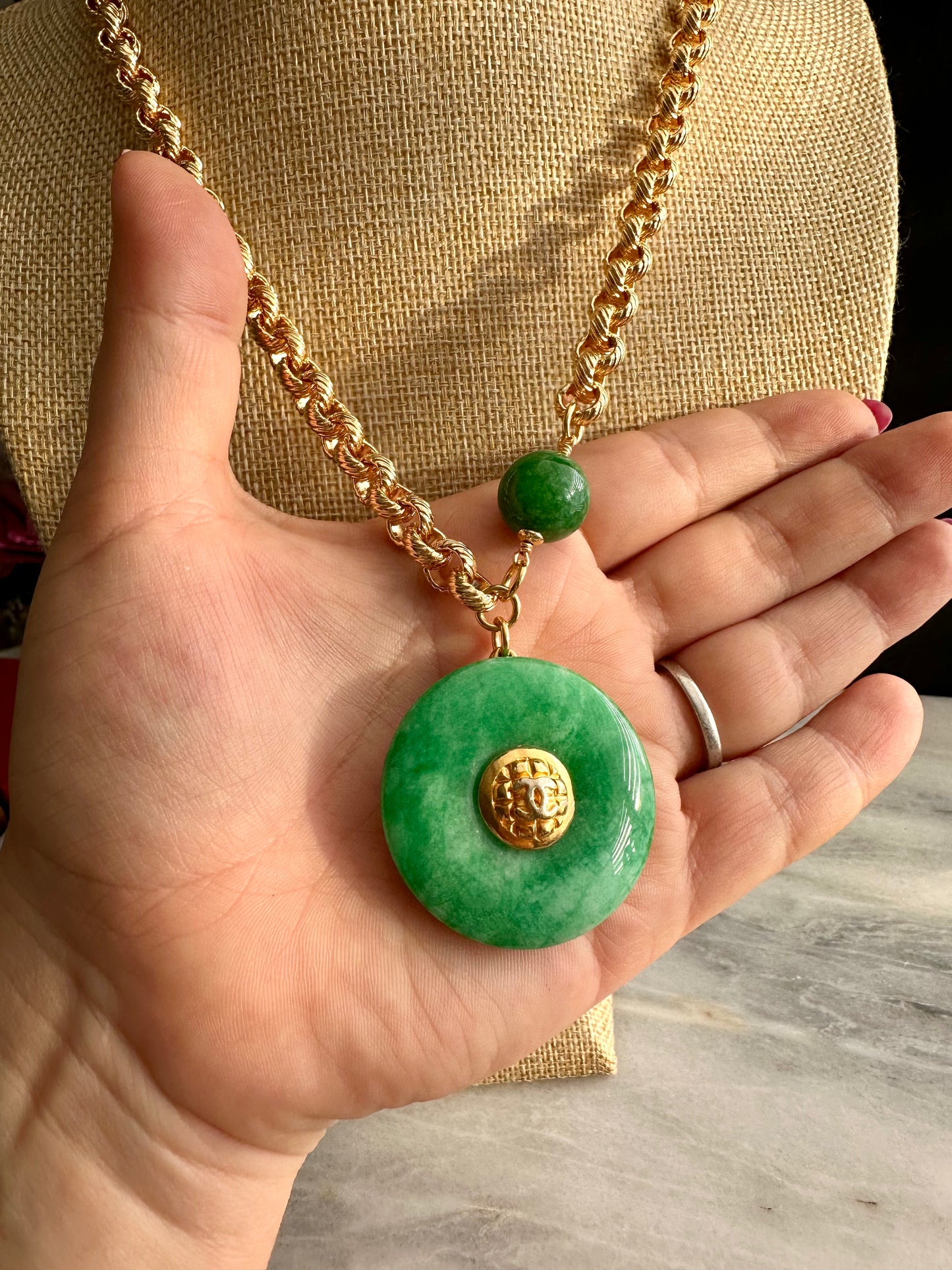 💚 Vintage reworked button and green jade stone necklace