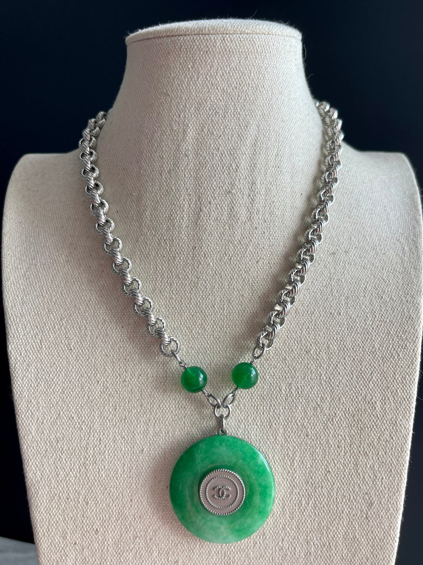 💚 reworked button and green jade stone necklace