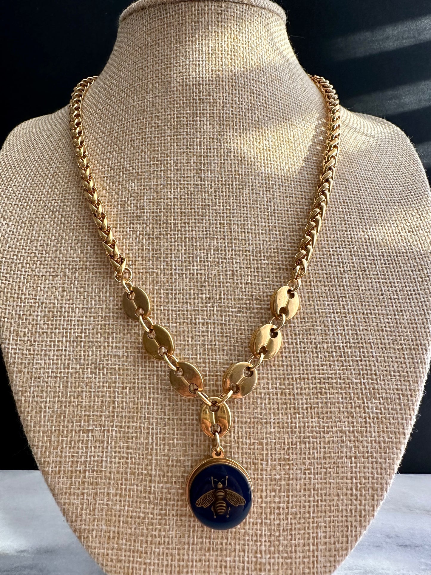 Antique Gold Vintage Gucci charm chain necklace • high quality chain