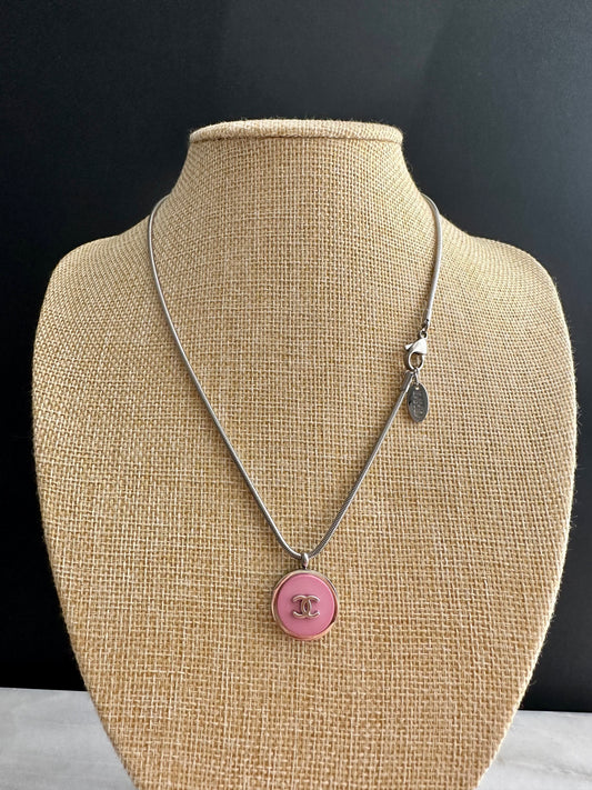 💗 reworked pink button necklace