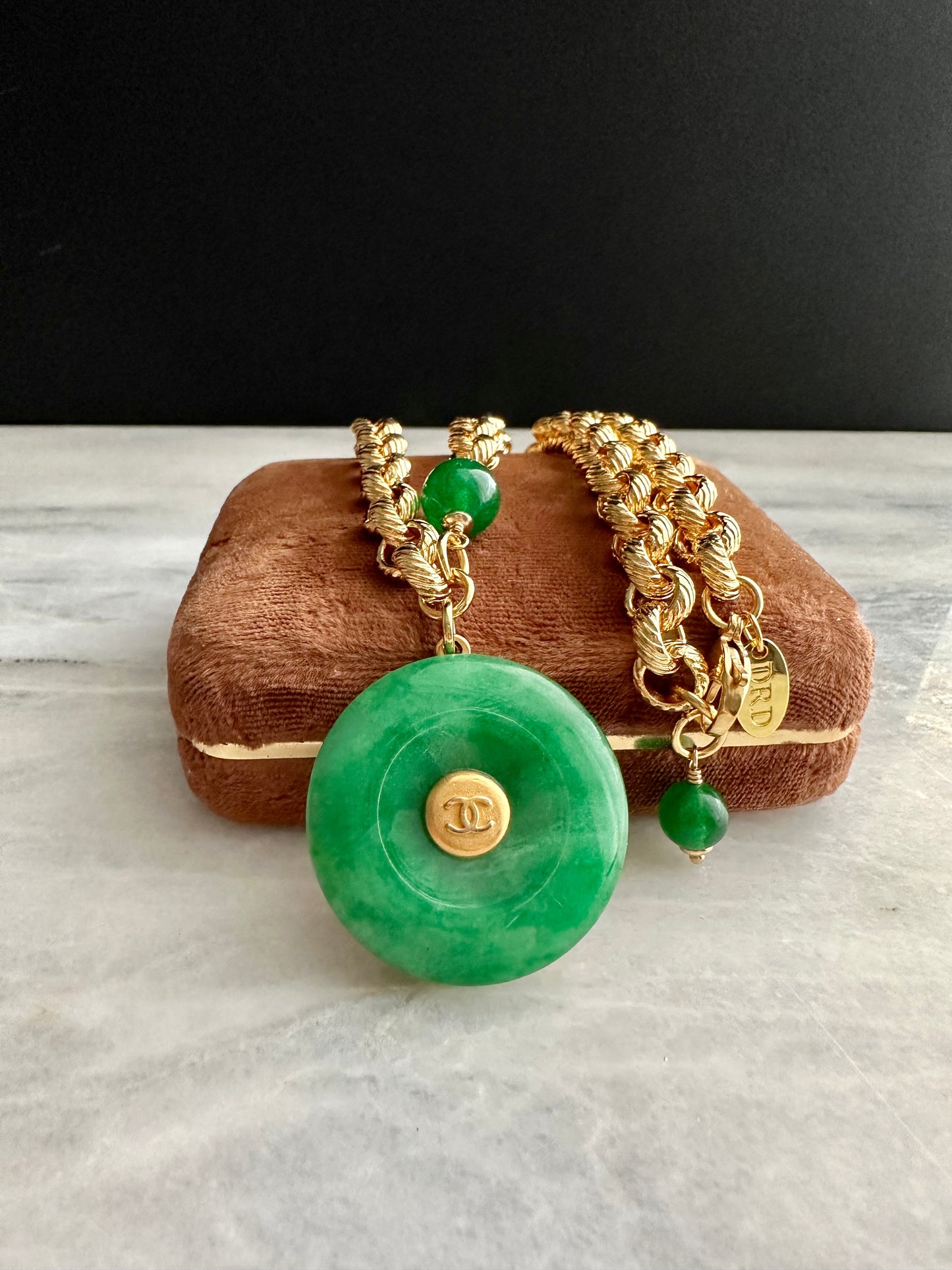 💚 Vintage reworked button and green jade stone necklace