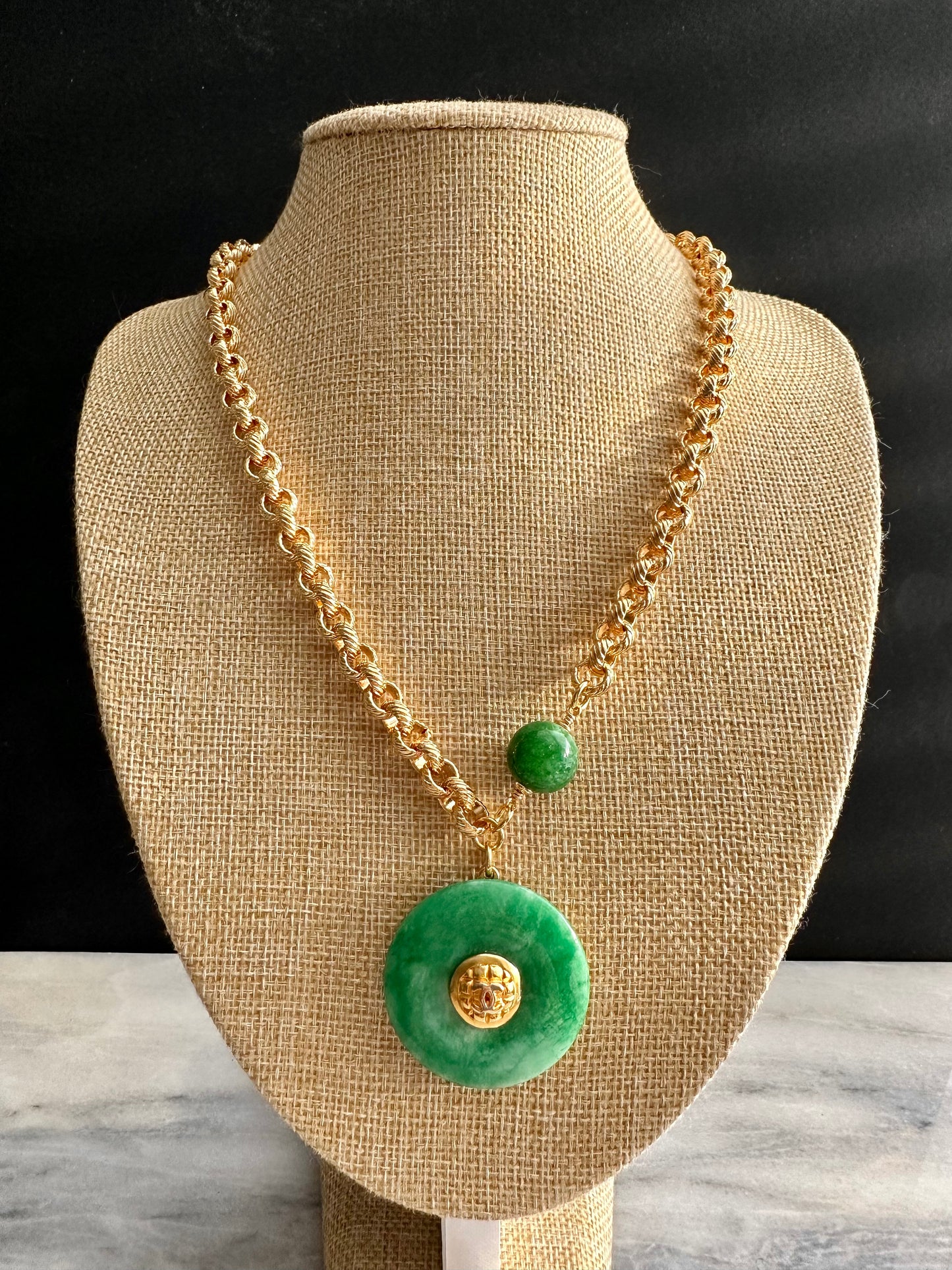 💚 Vintage reworked button and green jade stone necklace