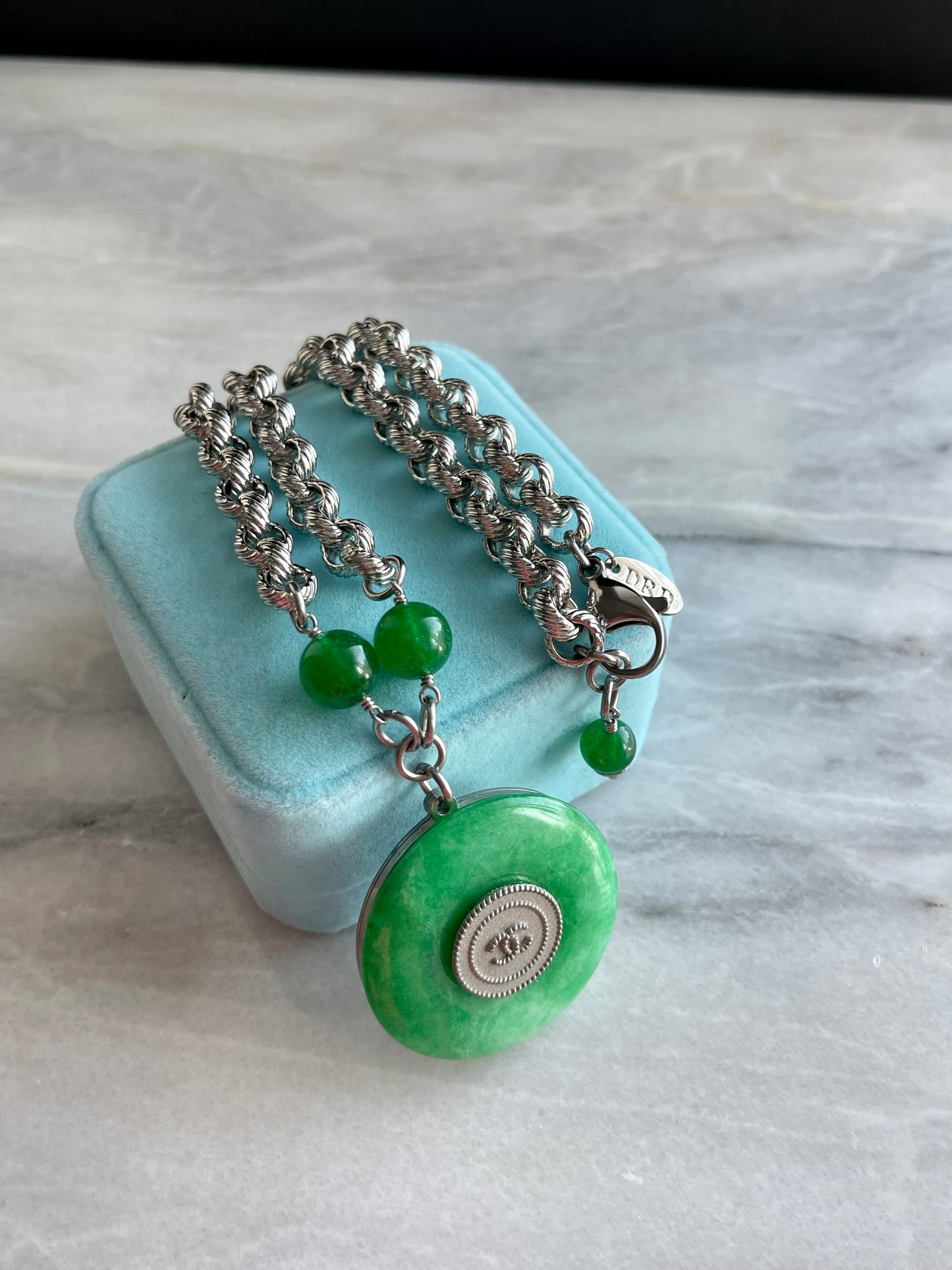 💚 reworked button and green jade stone necklace