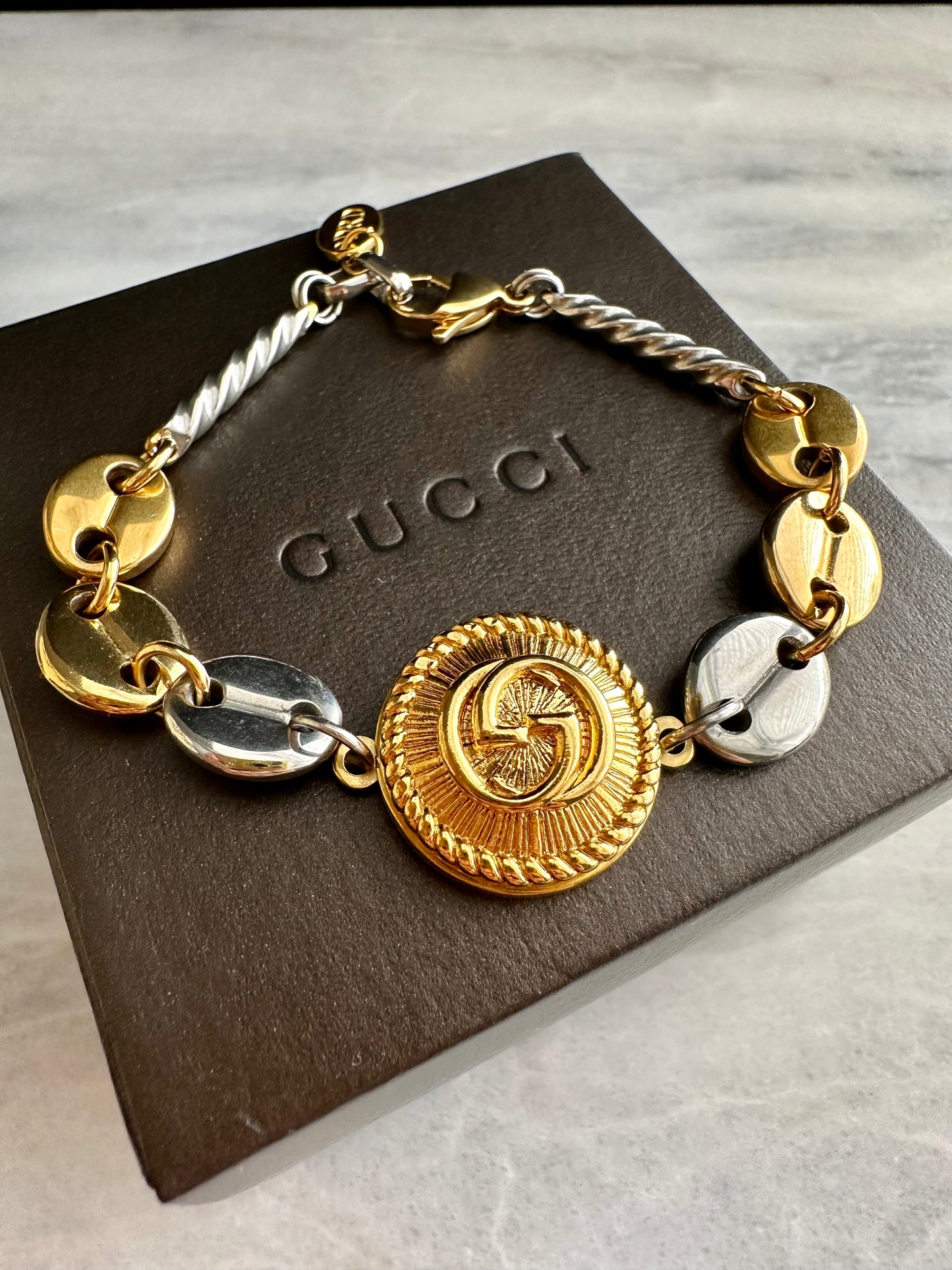 🐝 Gold Vintage Gucci charm chain bracelet • high quality wheat chain