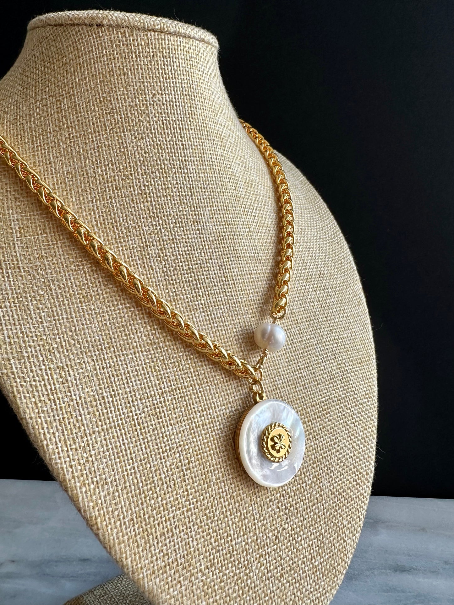 SHAMROCK 🍀SUPER RARE Large MOTHER OF PEARL and Vintage Authentic reworked Gold button Necklace