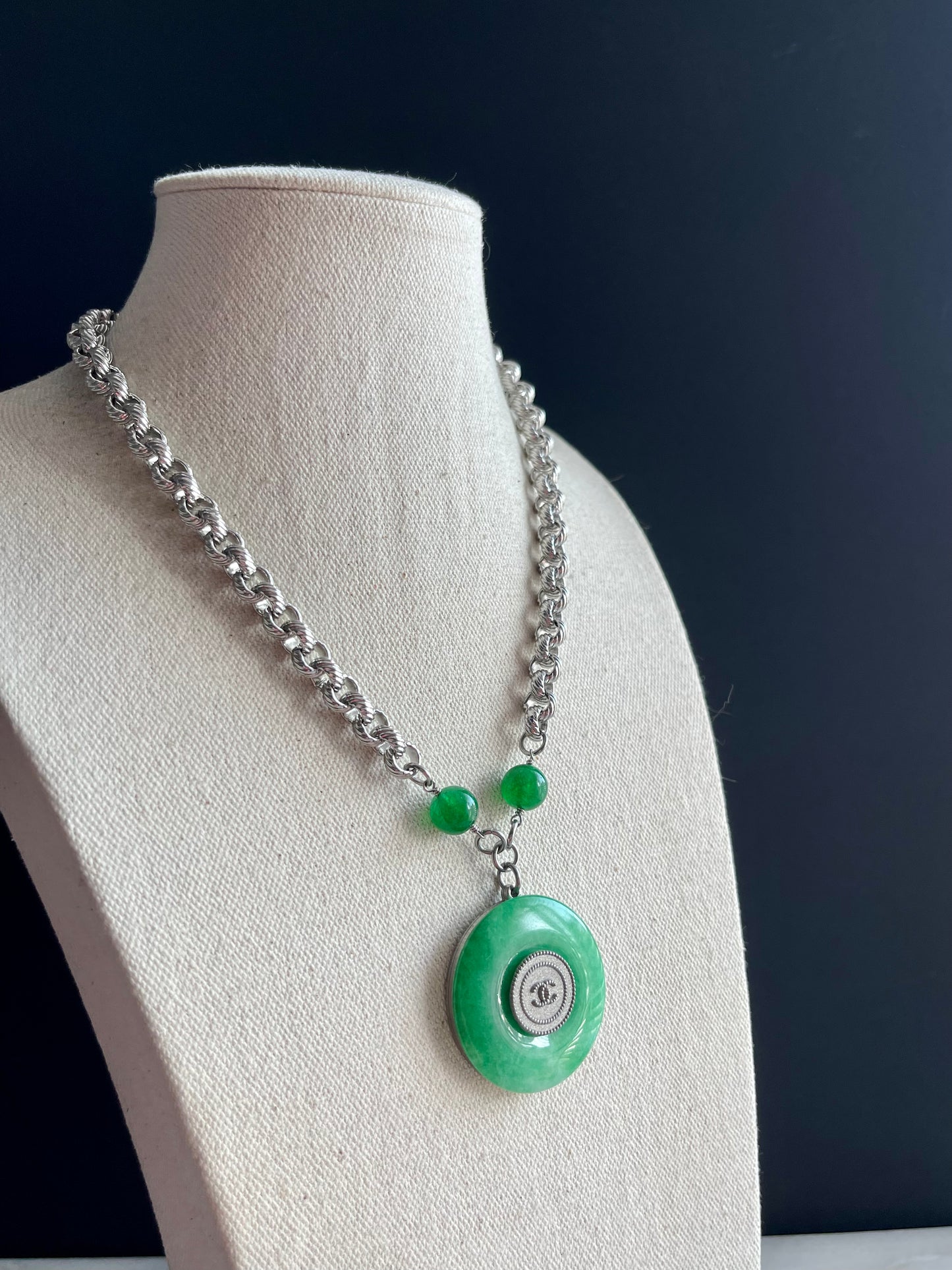 💚 reworked button and green jade stone necklace