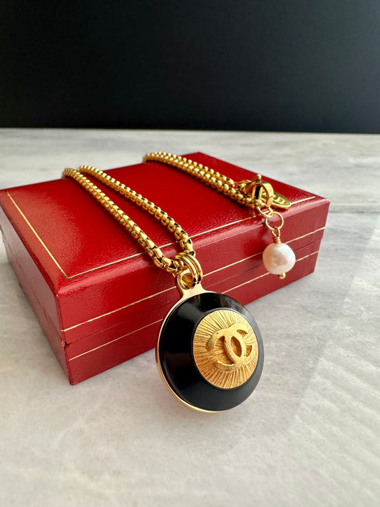 🖤 super rare reworked giant black button necklace