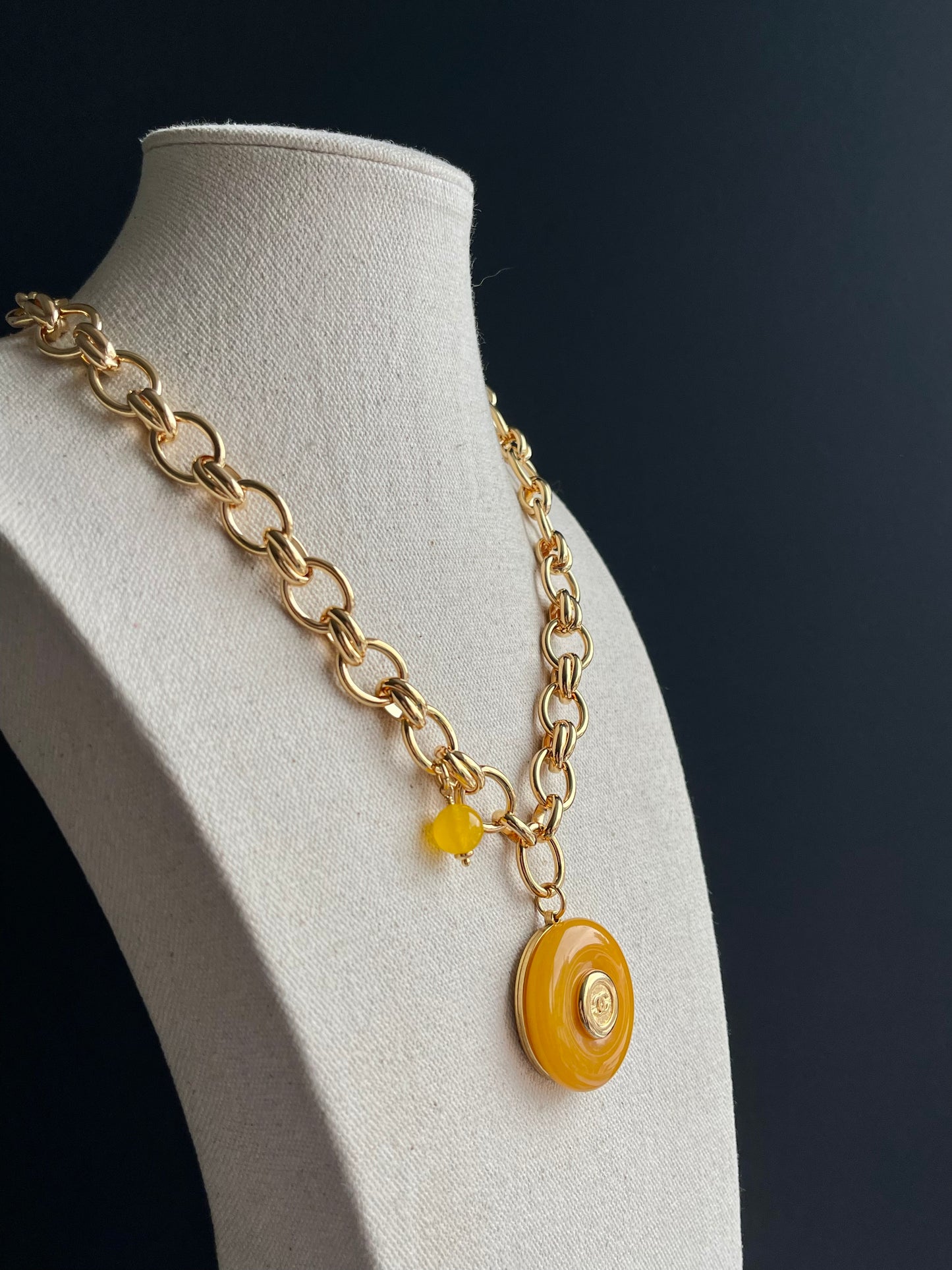 💛 Vintage reworked button and yellow stone necklace