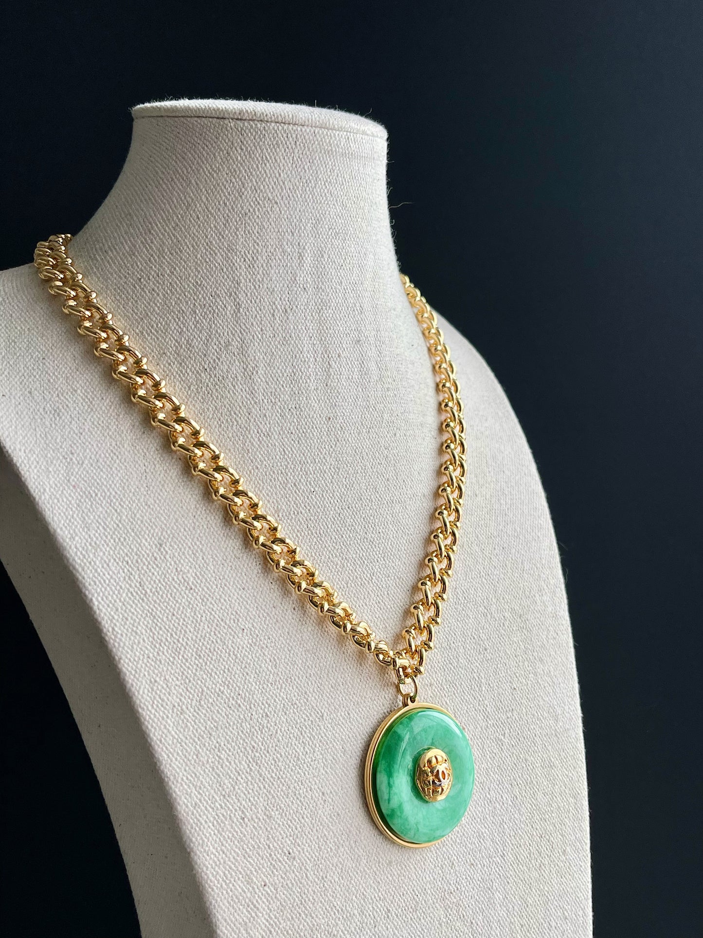 💚 Vintage reworked button and green jade stone necklace