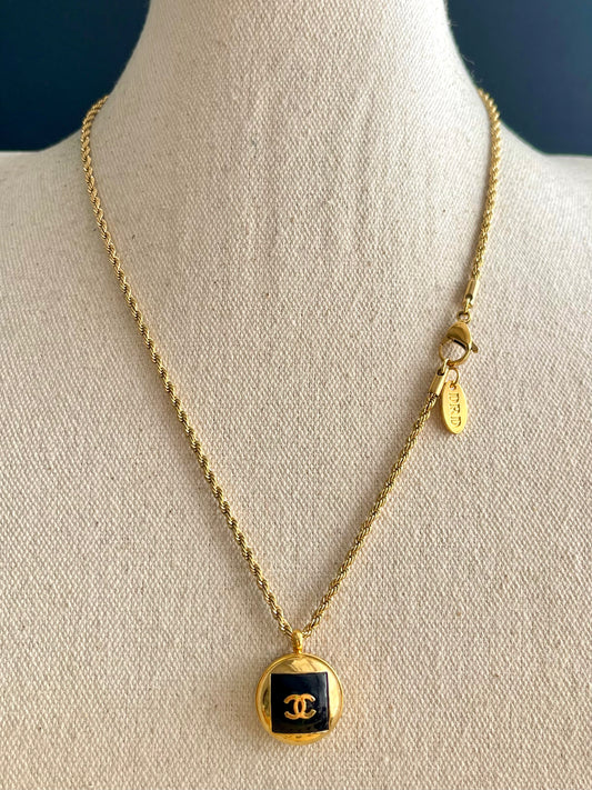 🖤 Vintage Authentic reworked Gold button Necklace