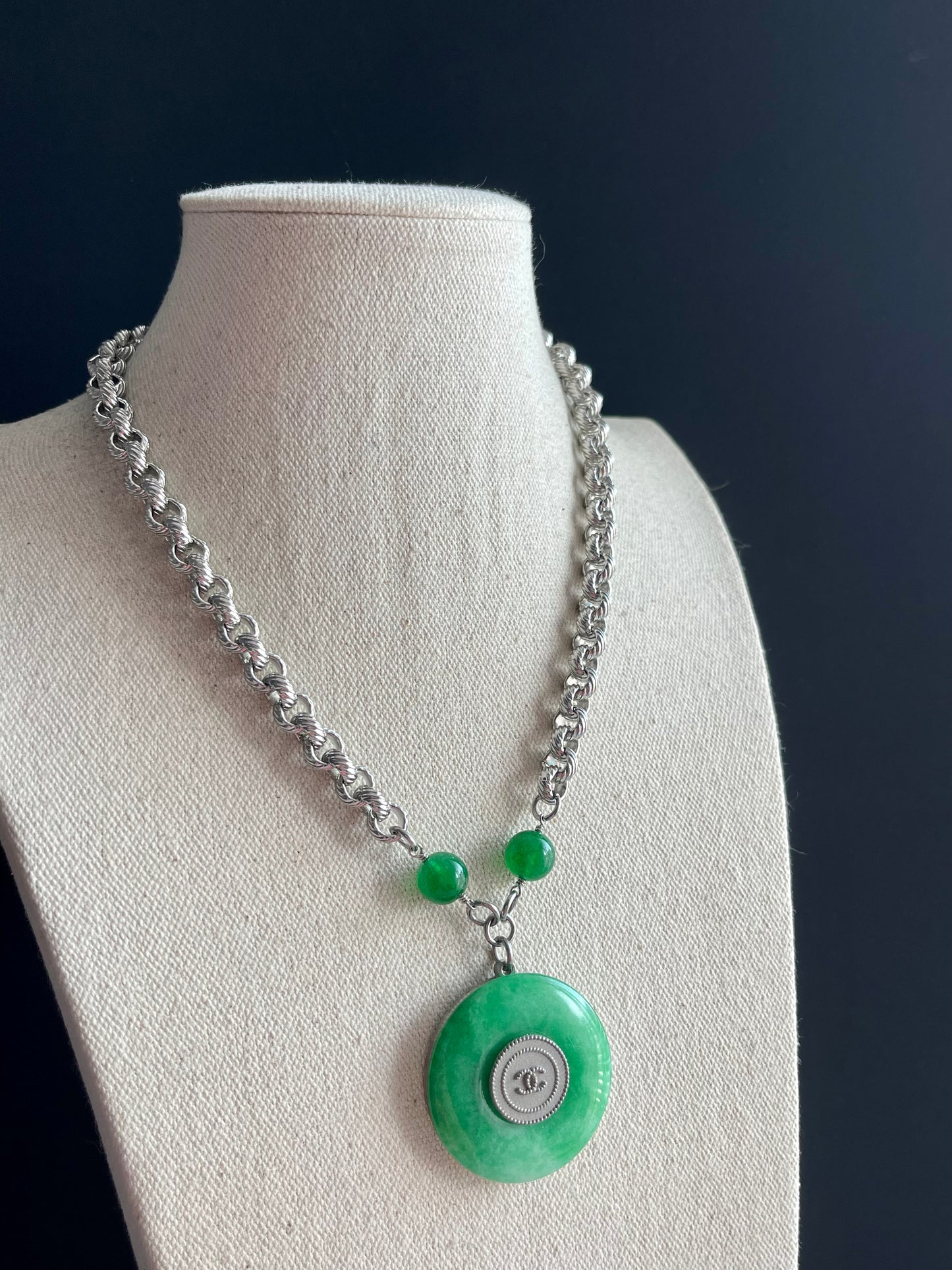 💚 reworked button and green jade stone necklace