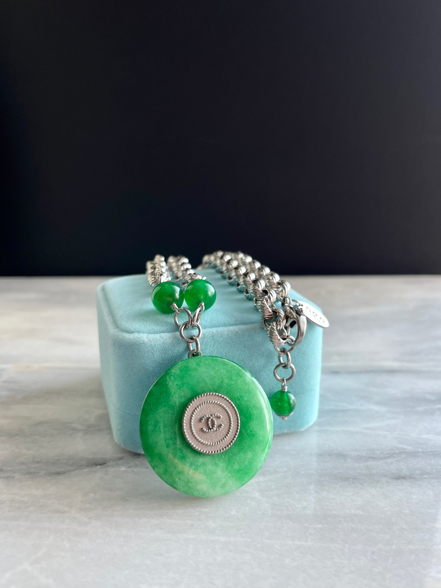 💚 reworked button and green jade stone necklace