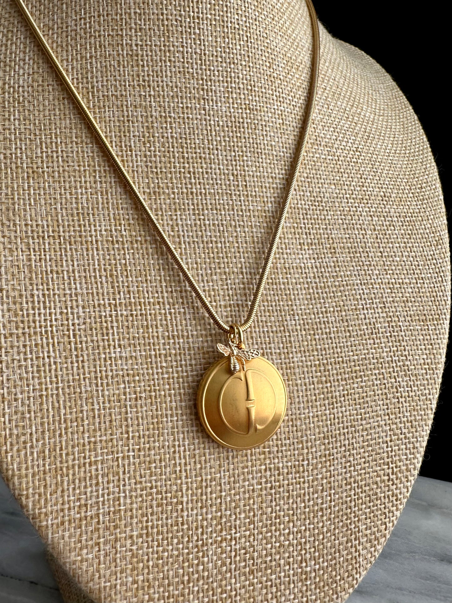 🐝Gold Vintage Gucci necklace • high quality