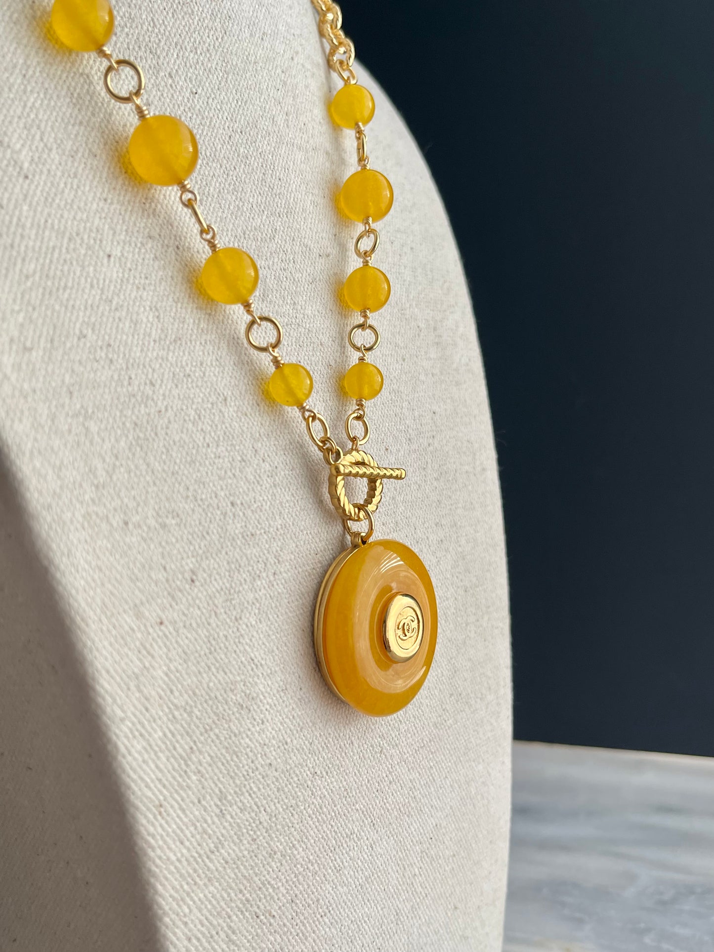 💛 Vintage reworked button and yellow stone necklace