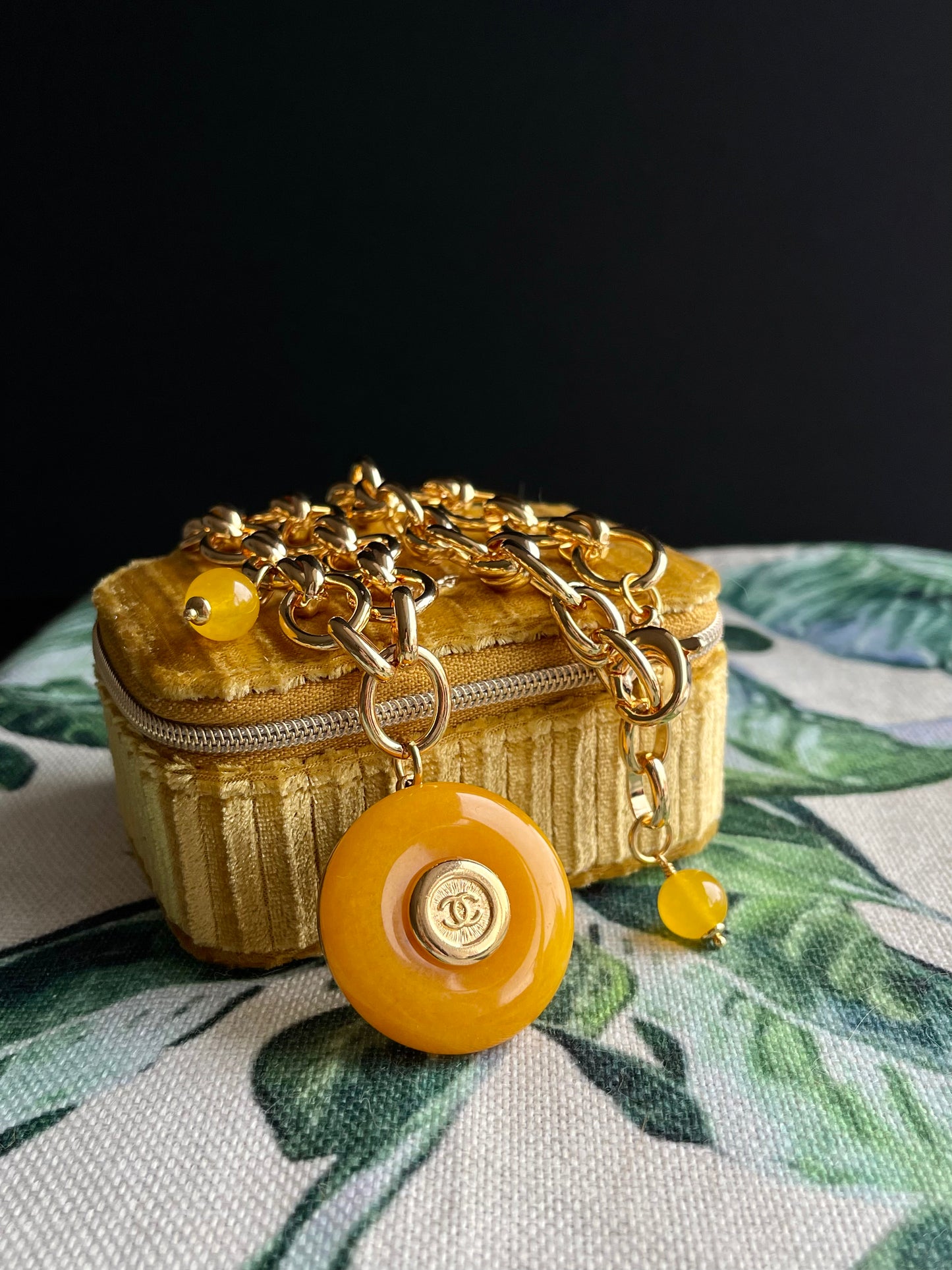 💛 Vintage reworked button and yellow stone necklace