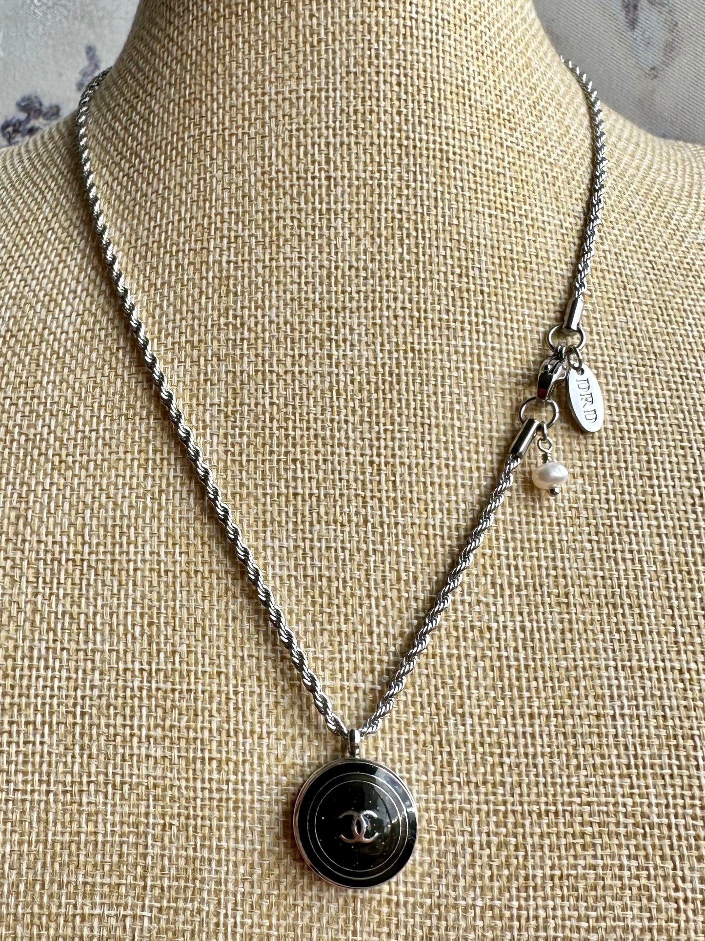 🖤 Authentic Reworked silver Button Necklace