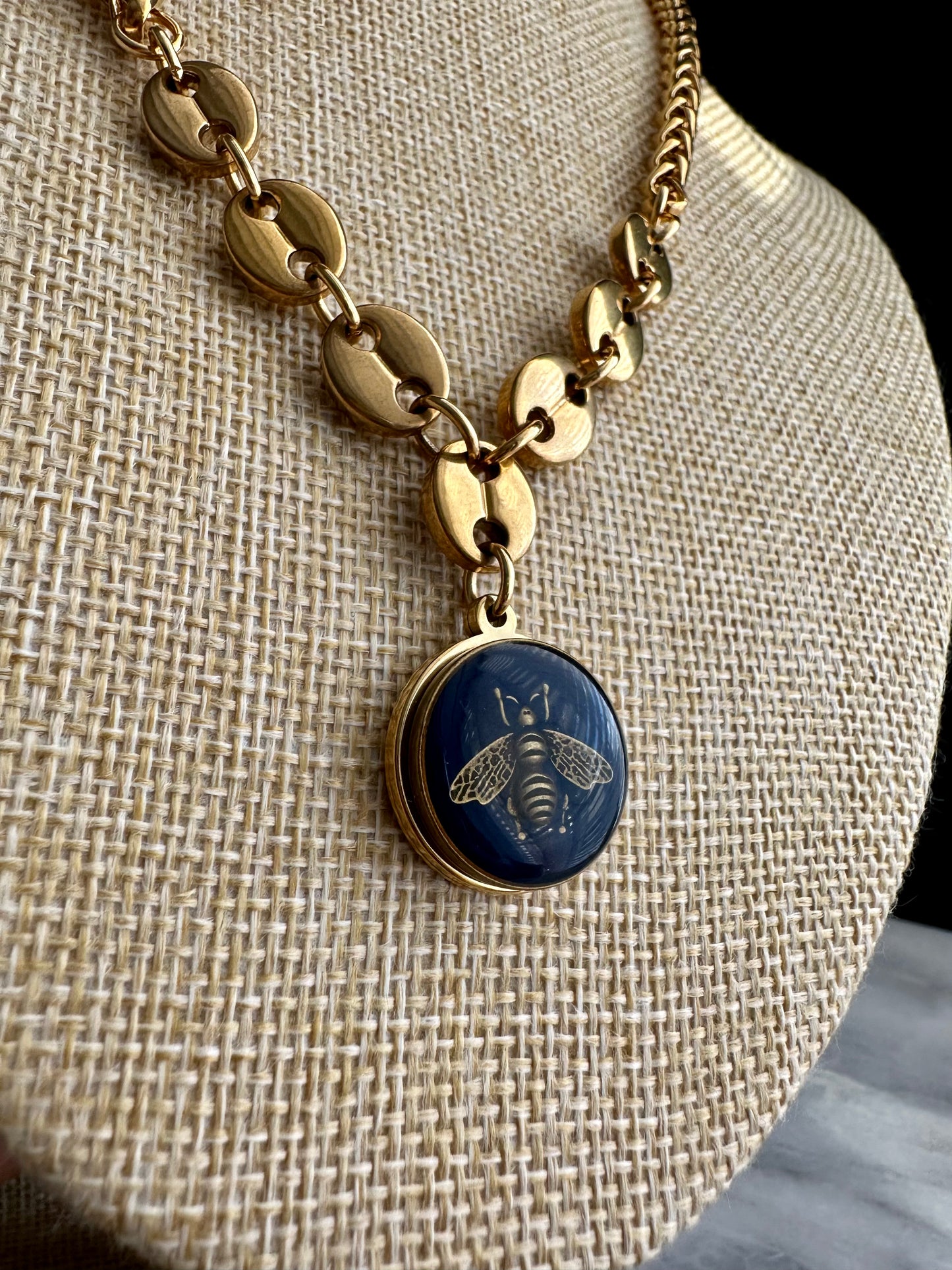 Antique Gold Vintage Gucci charm chain necklace • high quality chain