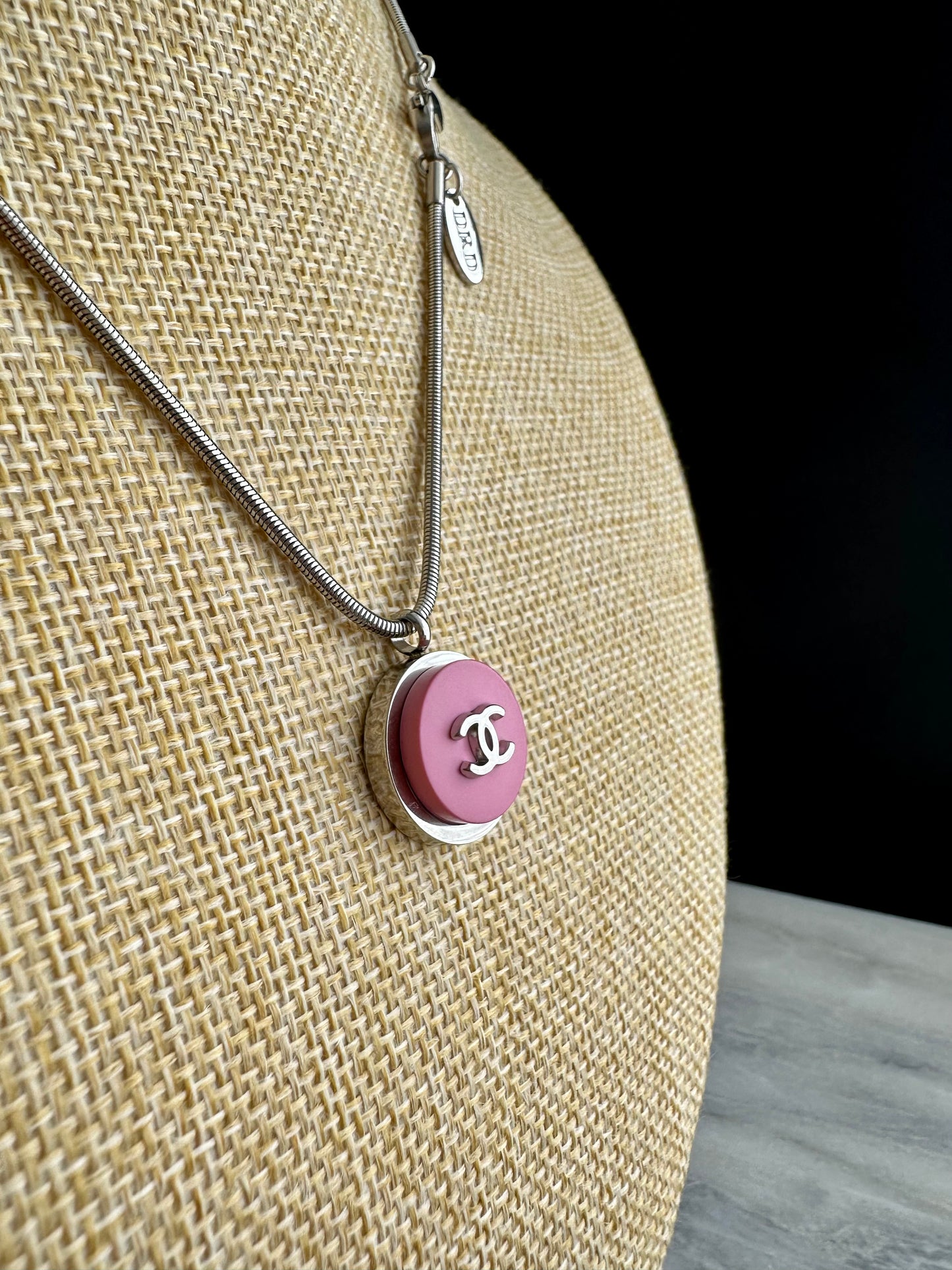 💗 reworked pink button necklace