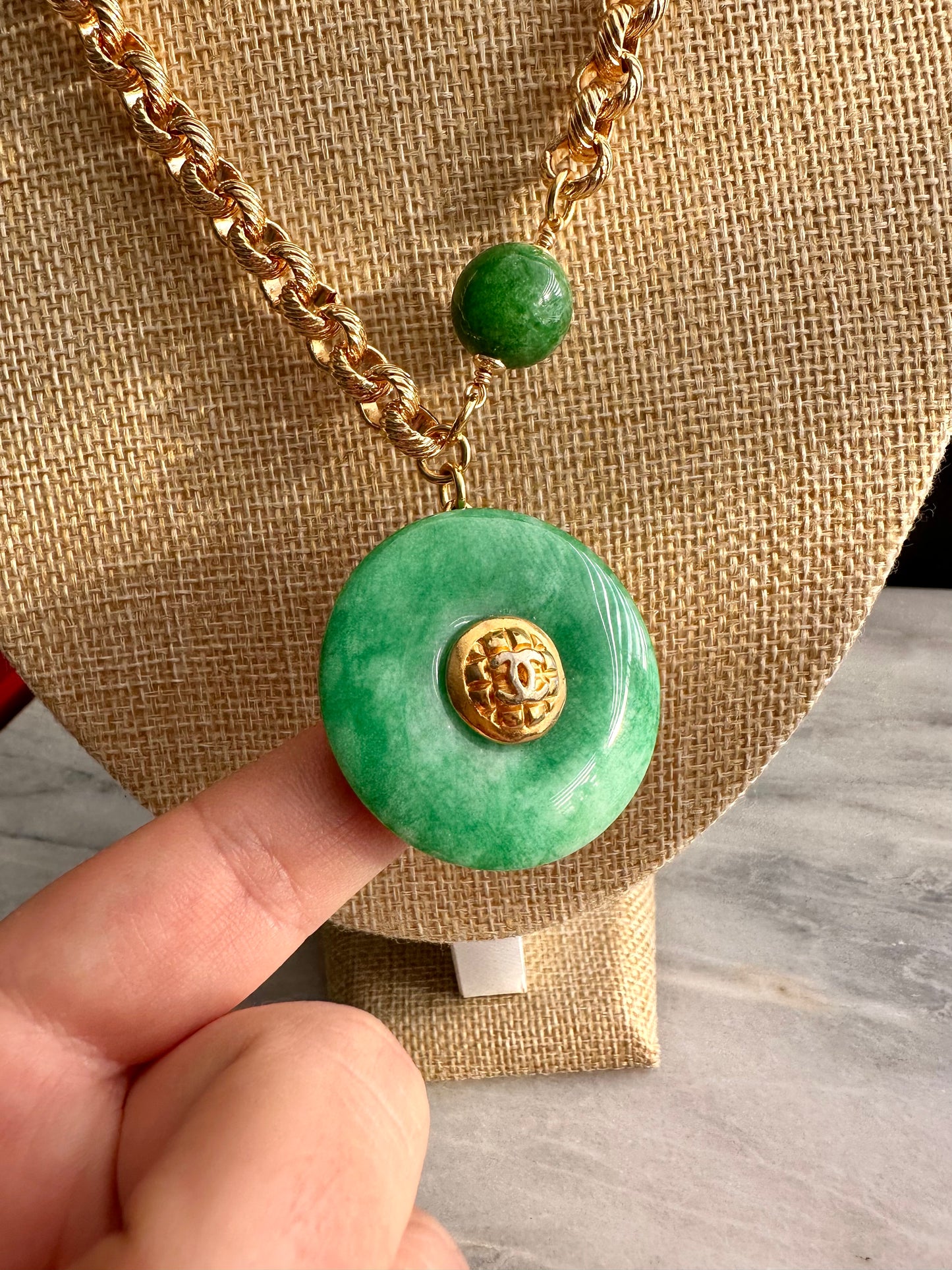 💚 Vintage reworked button and green jade stone necklace