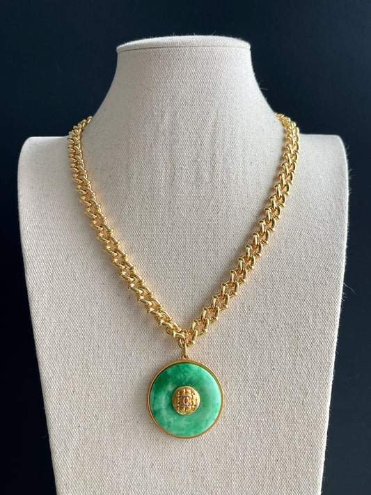 💚 Vintage reworked button and green jade stone necklace