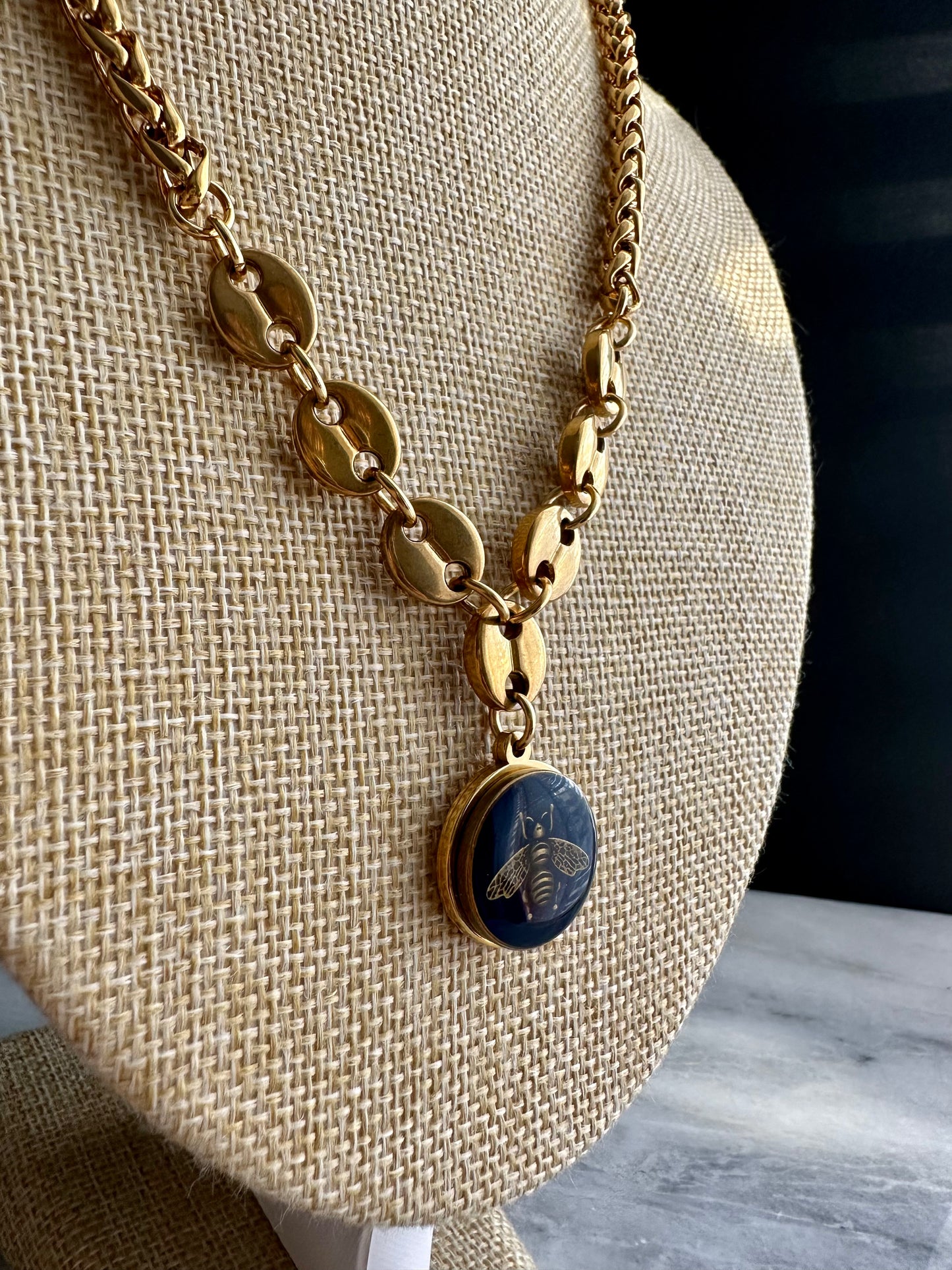 Antique Gold Vintage Gucci charm chain necklace • high quality chain