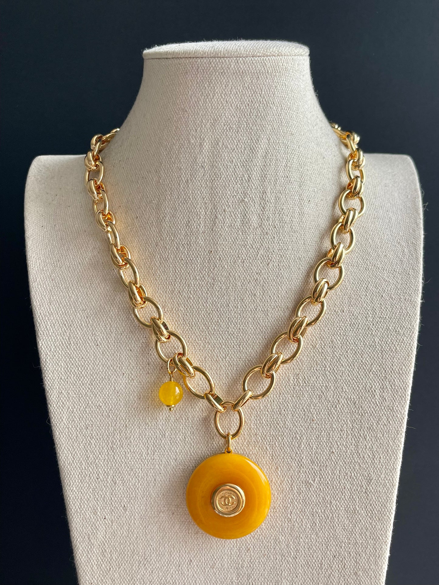 💛 Vintage reworked button and yellow stone necklace