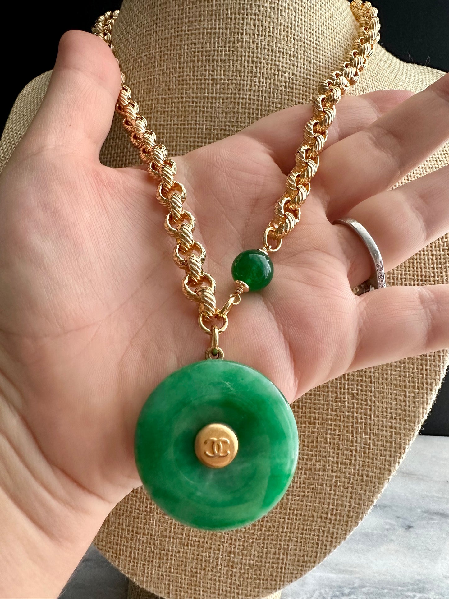 💚 Vintage reworked button and green jade stone necklace