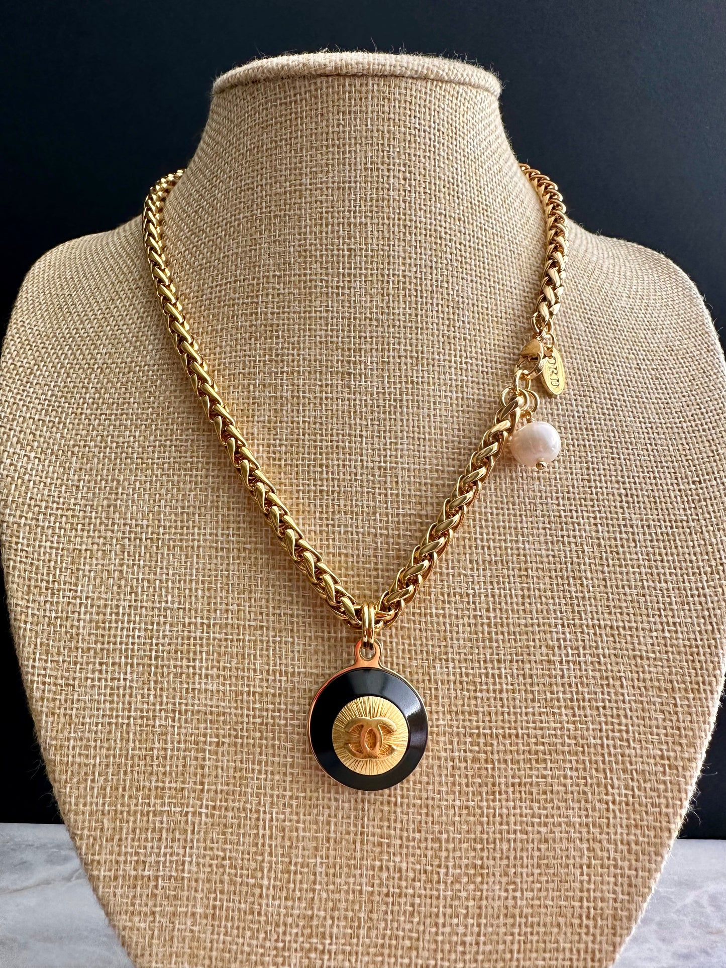 🖤 super rare reworked giant black button necklace