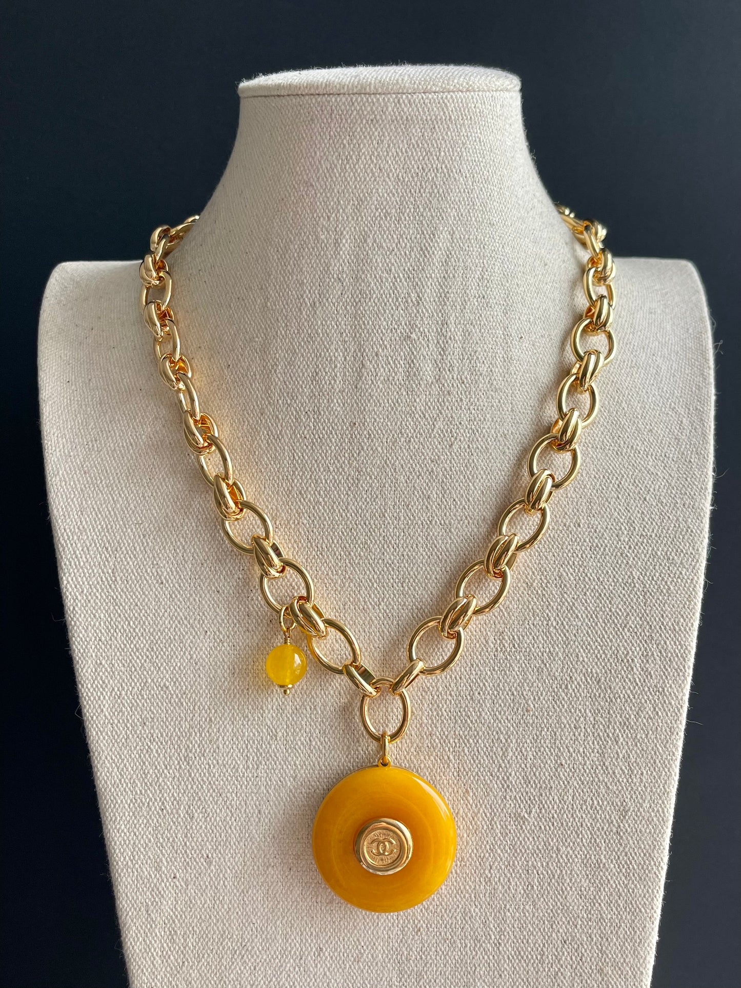 💛 Vintage reworked button and yellow stone necklace