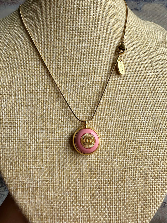 💗 reworked pink button necklace