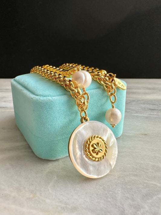 SHAMROCK 🍀SUPER RARE Large MOTHER OF PEARL and Vintage Authentic reworked Gold button Necklace