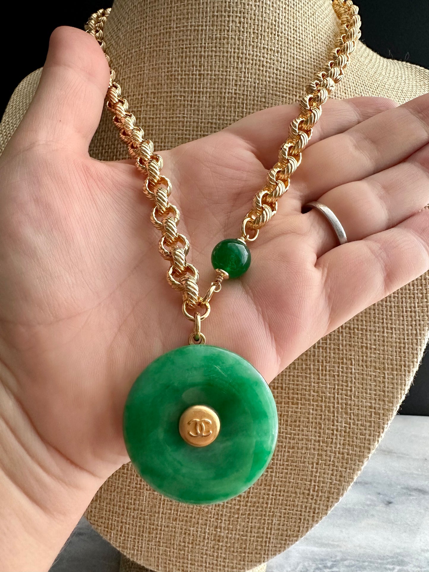 💚 Vintage reworked button and green jade stone necklace