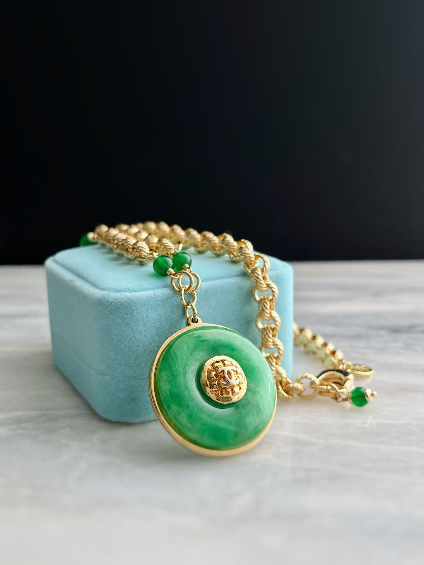 💚 Vintage reworked button and green jade stone necklace