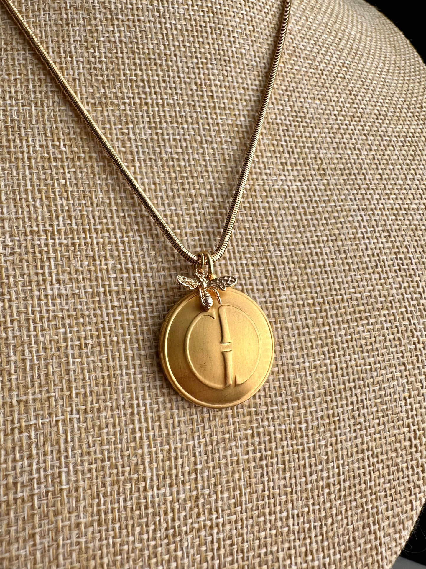 🐝Gold Vintage Gucci necklace • high quality