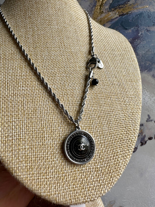 🖤 Authentic Reworked silver Button Necklace