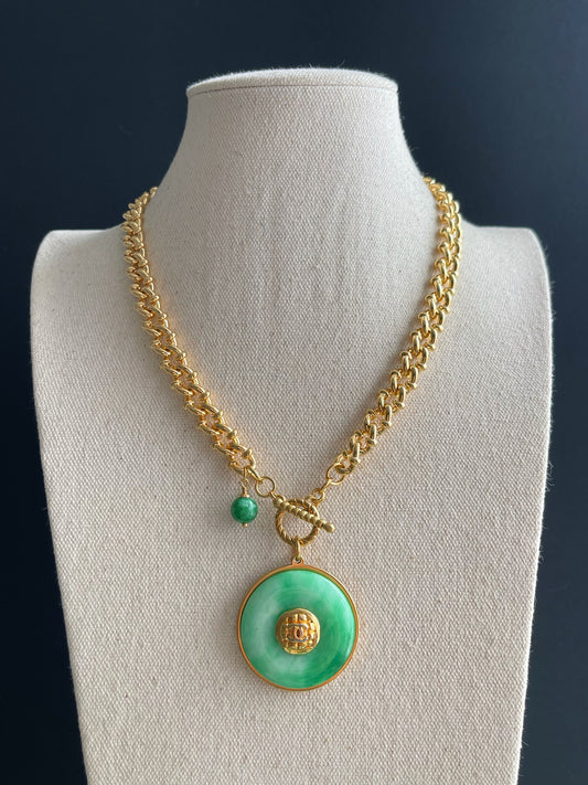 💚 Vintage reworked button and green jade stone necklace